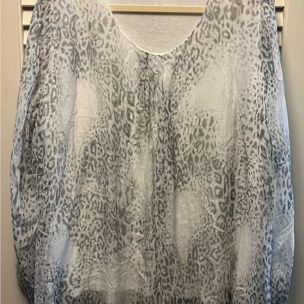 Elena Baldi 3X flowing Gray/white animal print top.  White lining underneath.